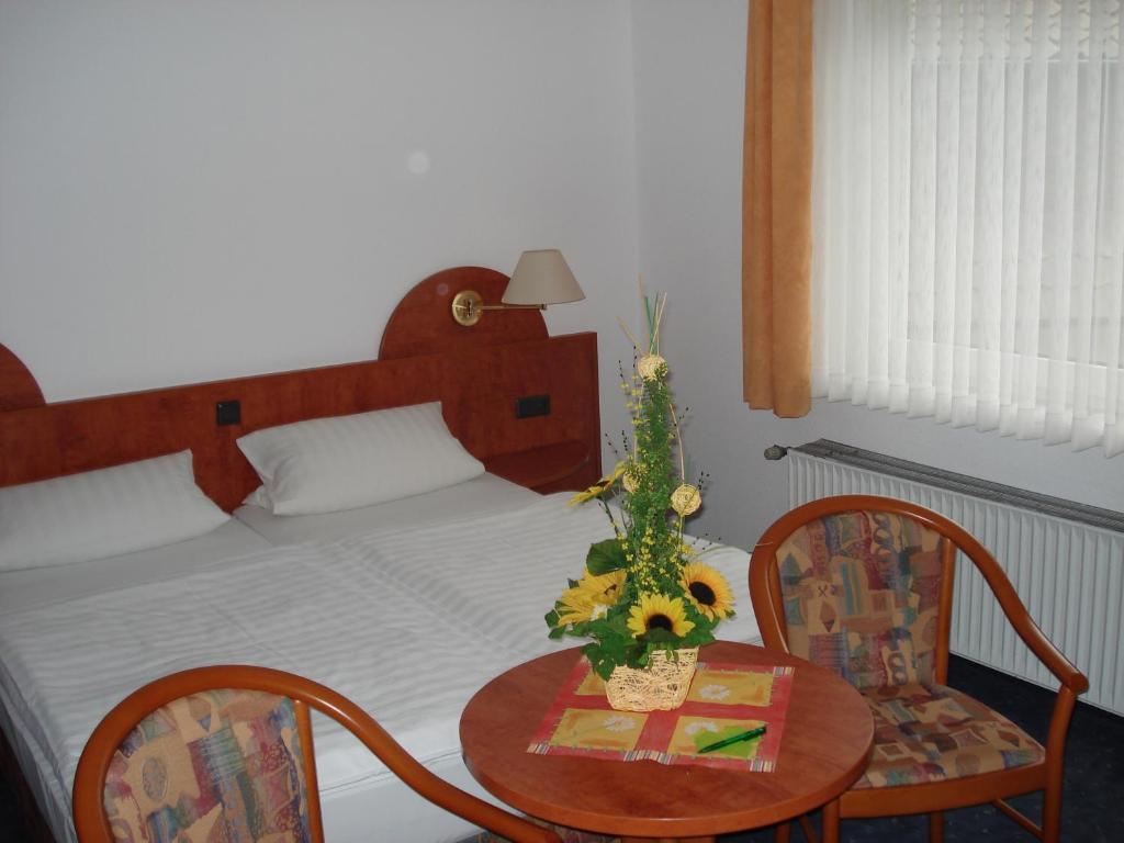 Hotel-Restaurant Zum Roeddenberg Osterode am Harz Kültér fotó