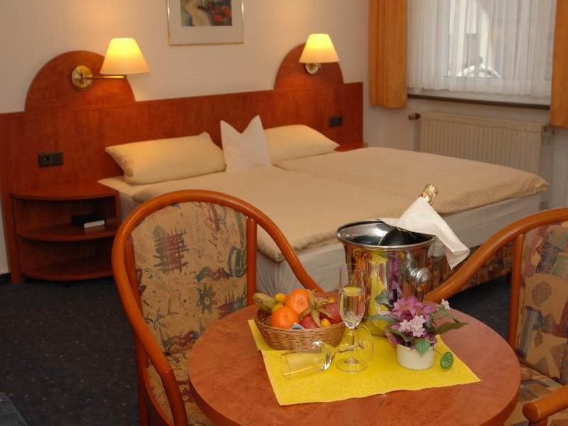 Hotel-Restaurant Zum Roeddenberg Osterode am Harz Kültér fotó