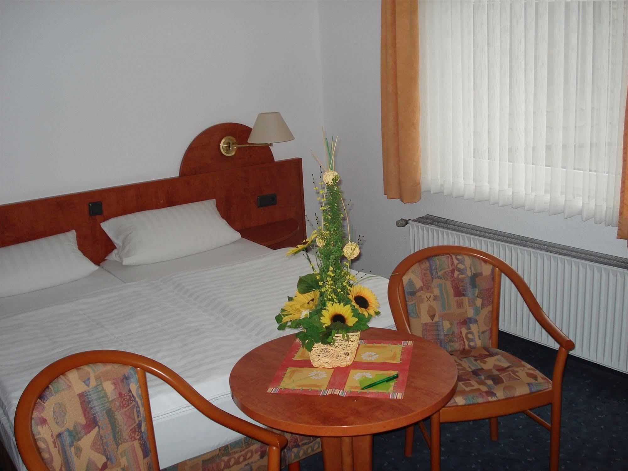 Hotel-Restaurant Zum Roeddenberg Osterode am Harz Kültér fotó